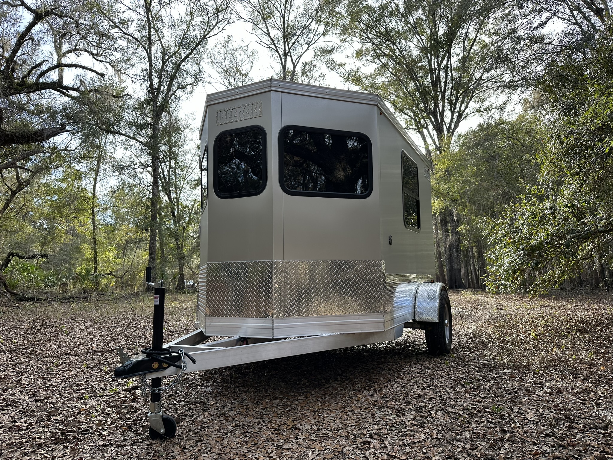 New 2024 WeeRoll Nomad Travel Trailer – 8′ x 6′ x 6′ – Silver
